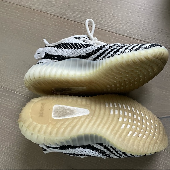 Authentic Yeezy - Picture 4 of 6